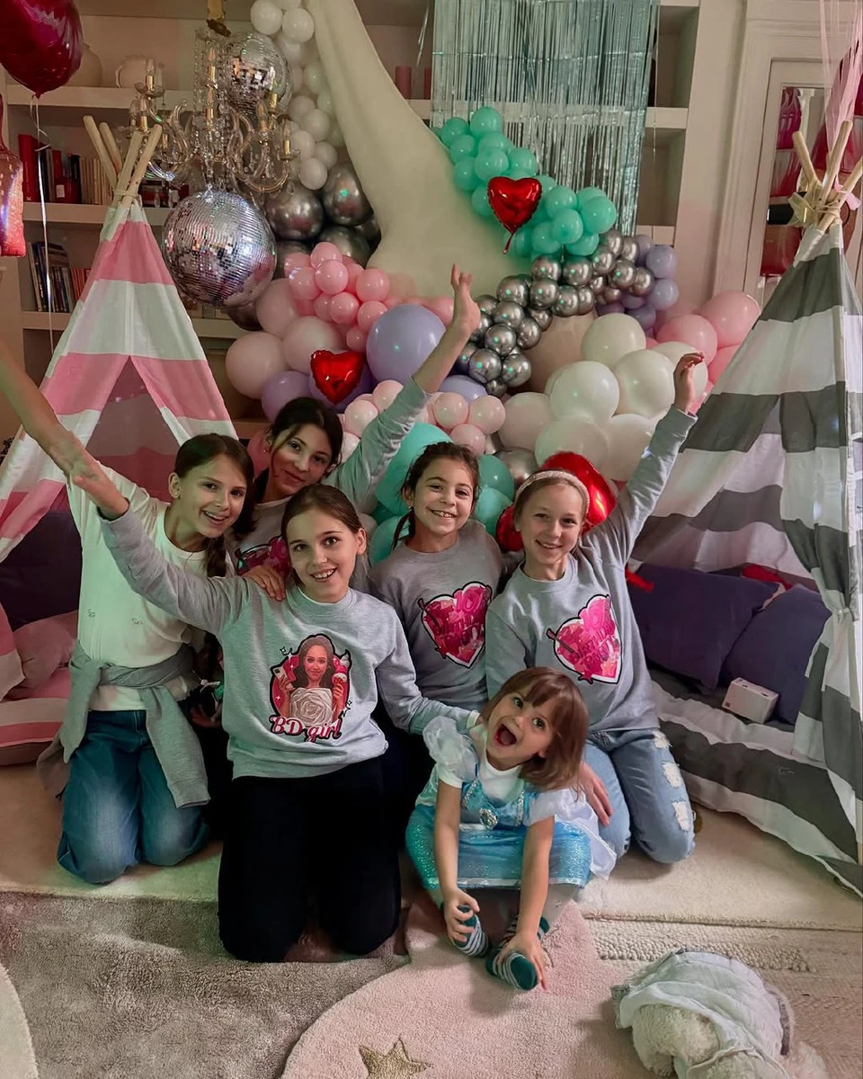 Фото з вечірки доньки Юрушевої