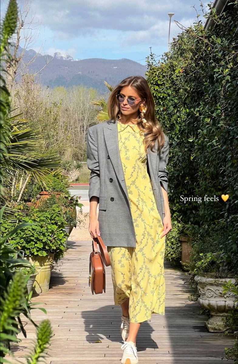 Євдокименко у жовтій сукні