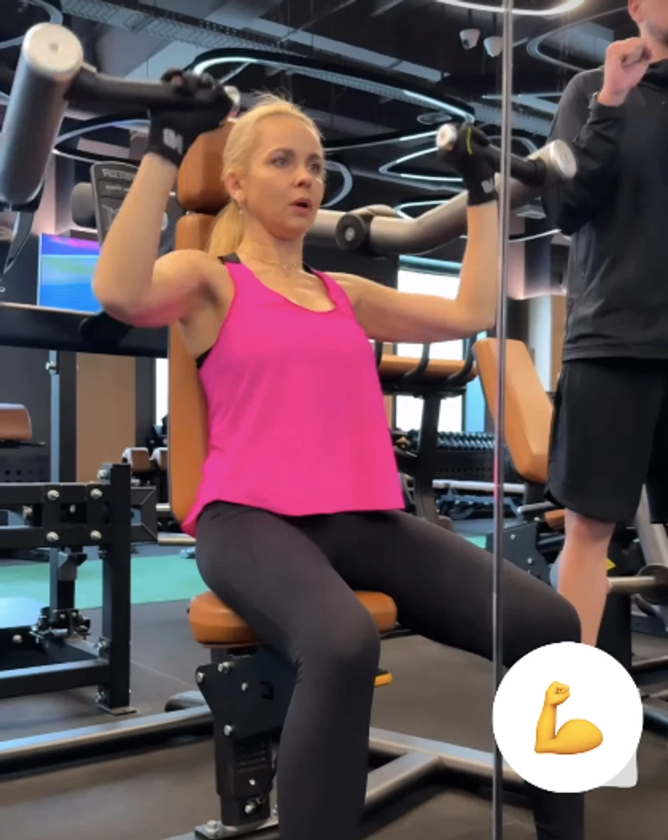 Лілія Ребрик покачала руки та спину