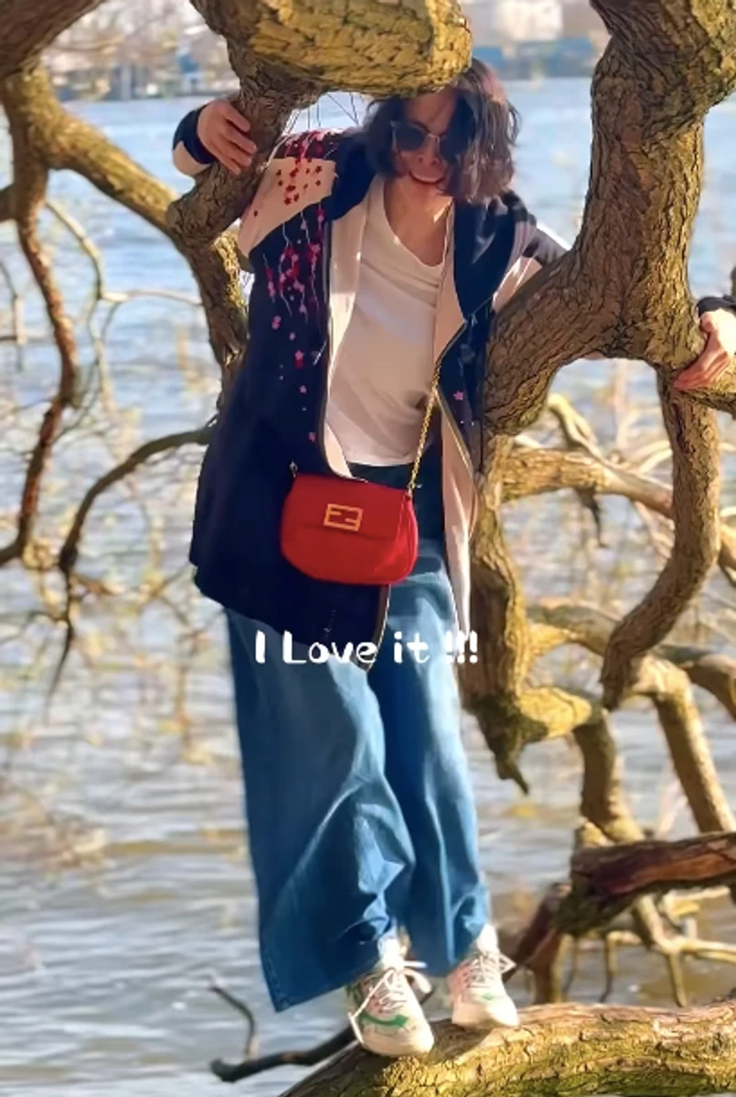 Ексдружина Кличка насмішила відео, де лазить по дереву