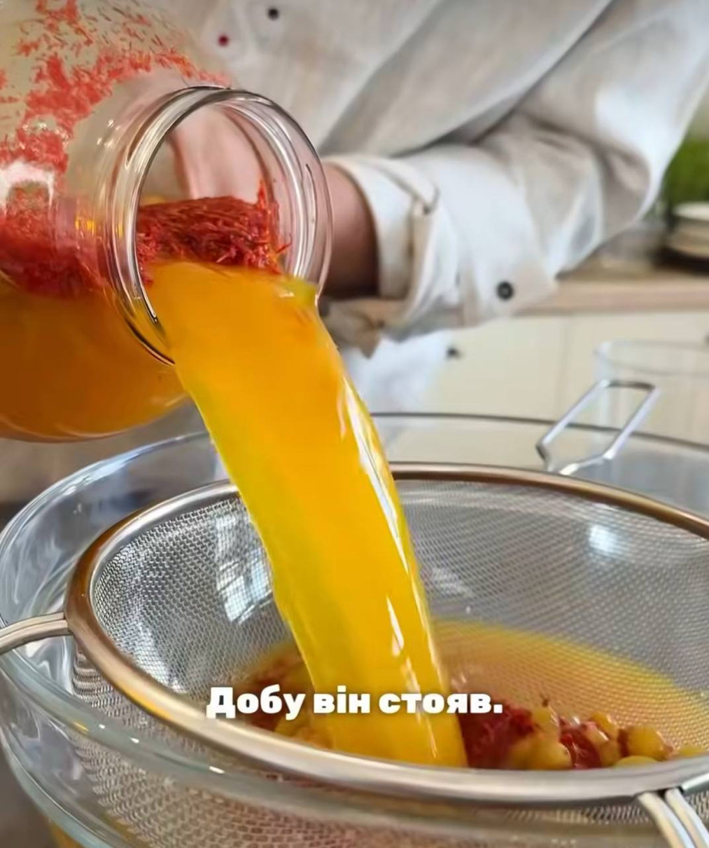 Тримаємо напій добу і потім зливаємо зайве