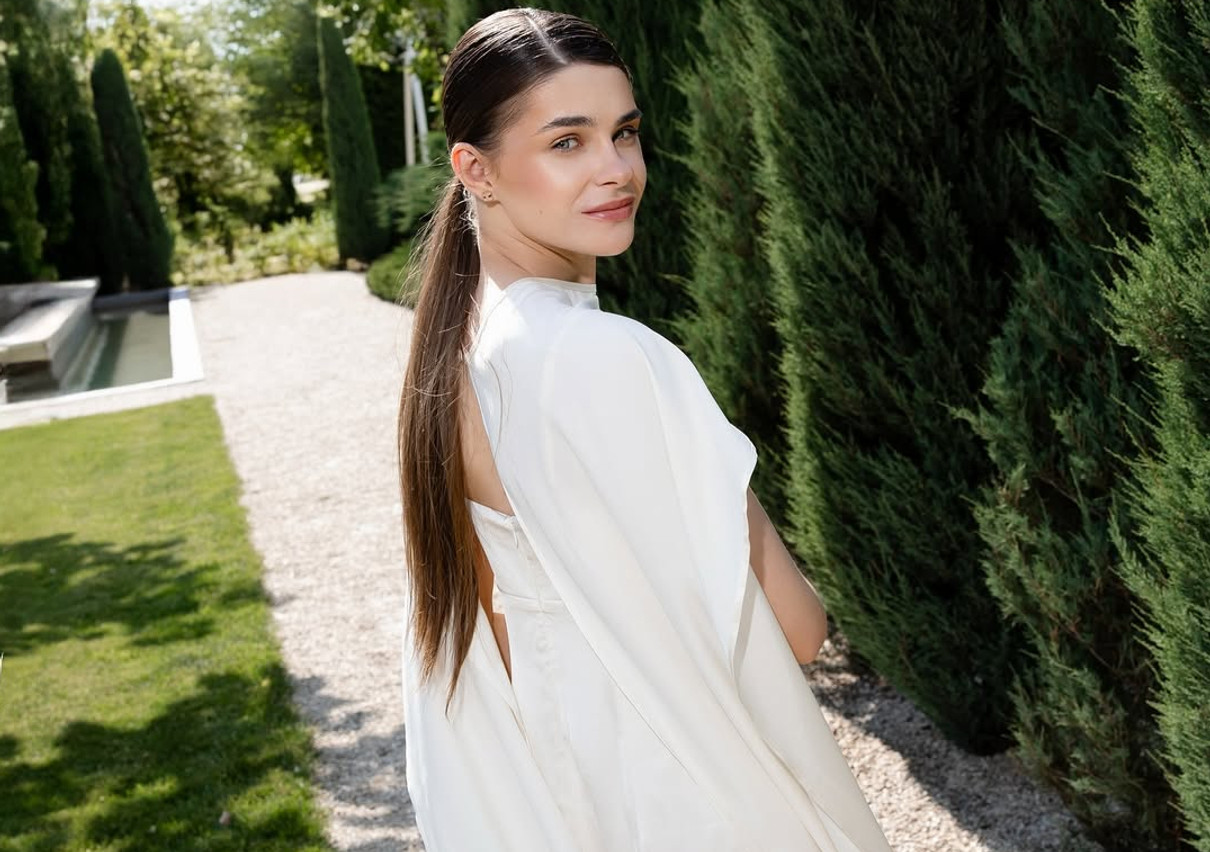 Катерина Остапчук позує для фото