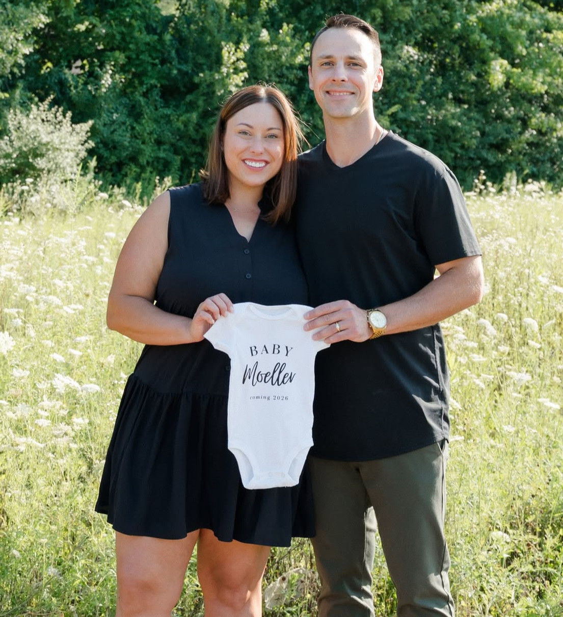 Прийомна дочка Емінема оголосила про вагітність милим фото з чоловіком