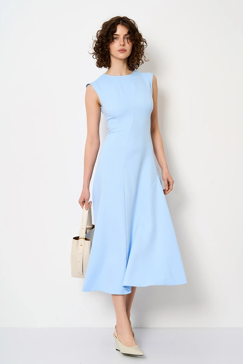 Сукня з акцентом на талії