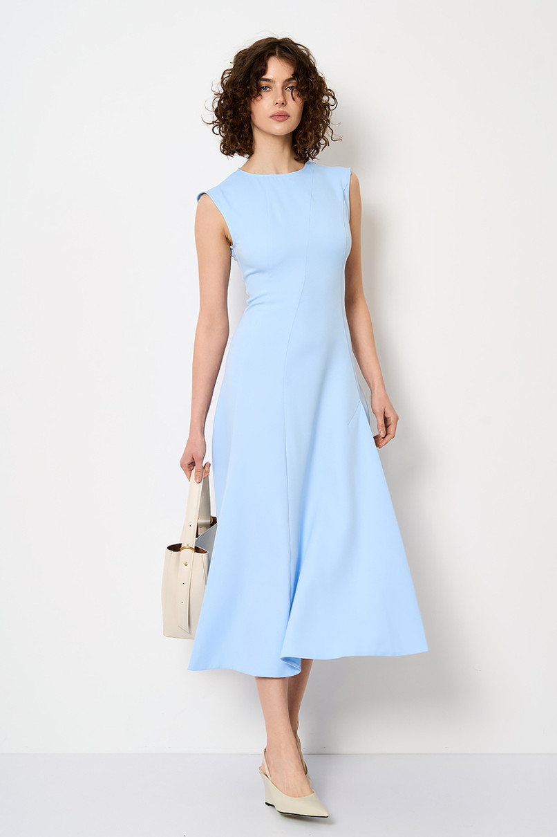 Сукня з акцентом на талії