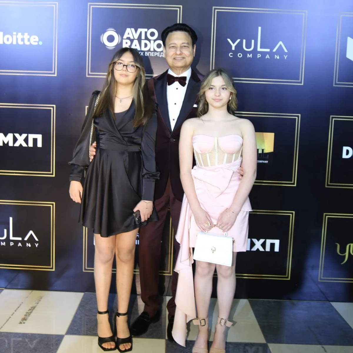 Камалія показала ошатних доньок і колишнього чоловіка