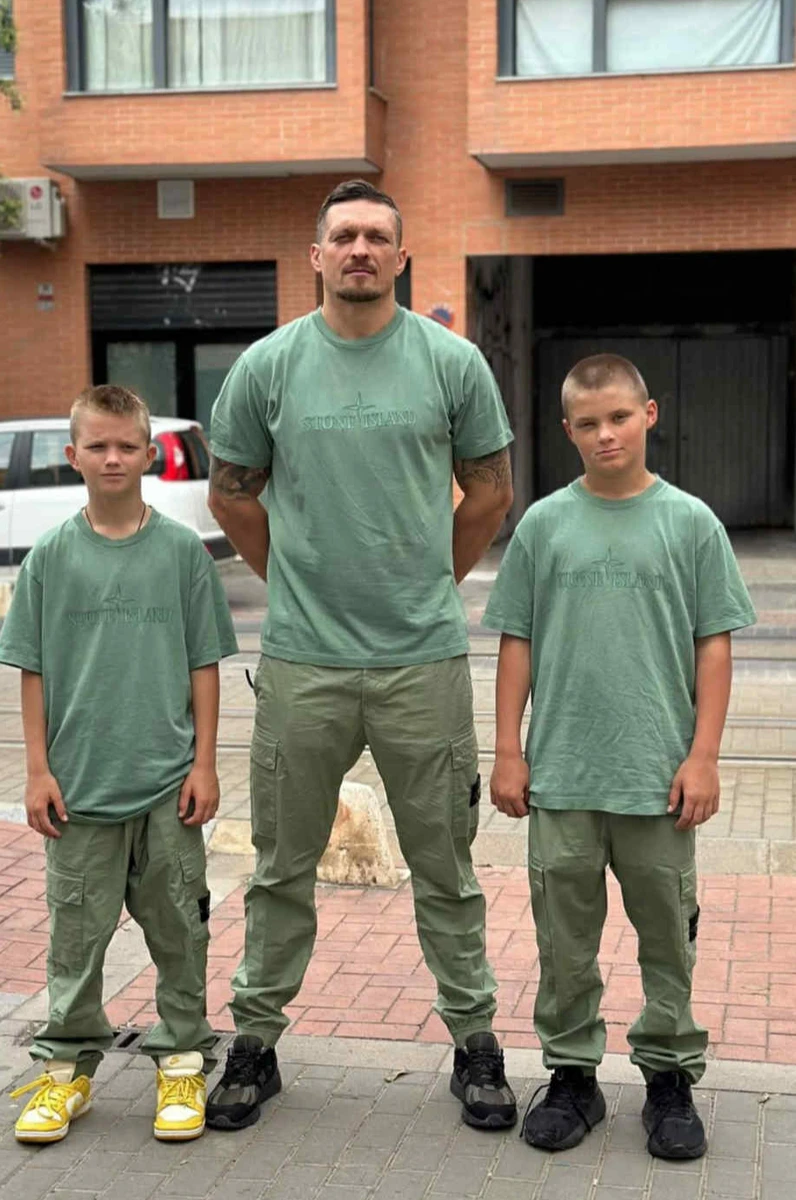 Олександр Усик зі своїми синами