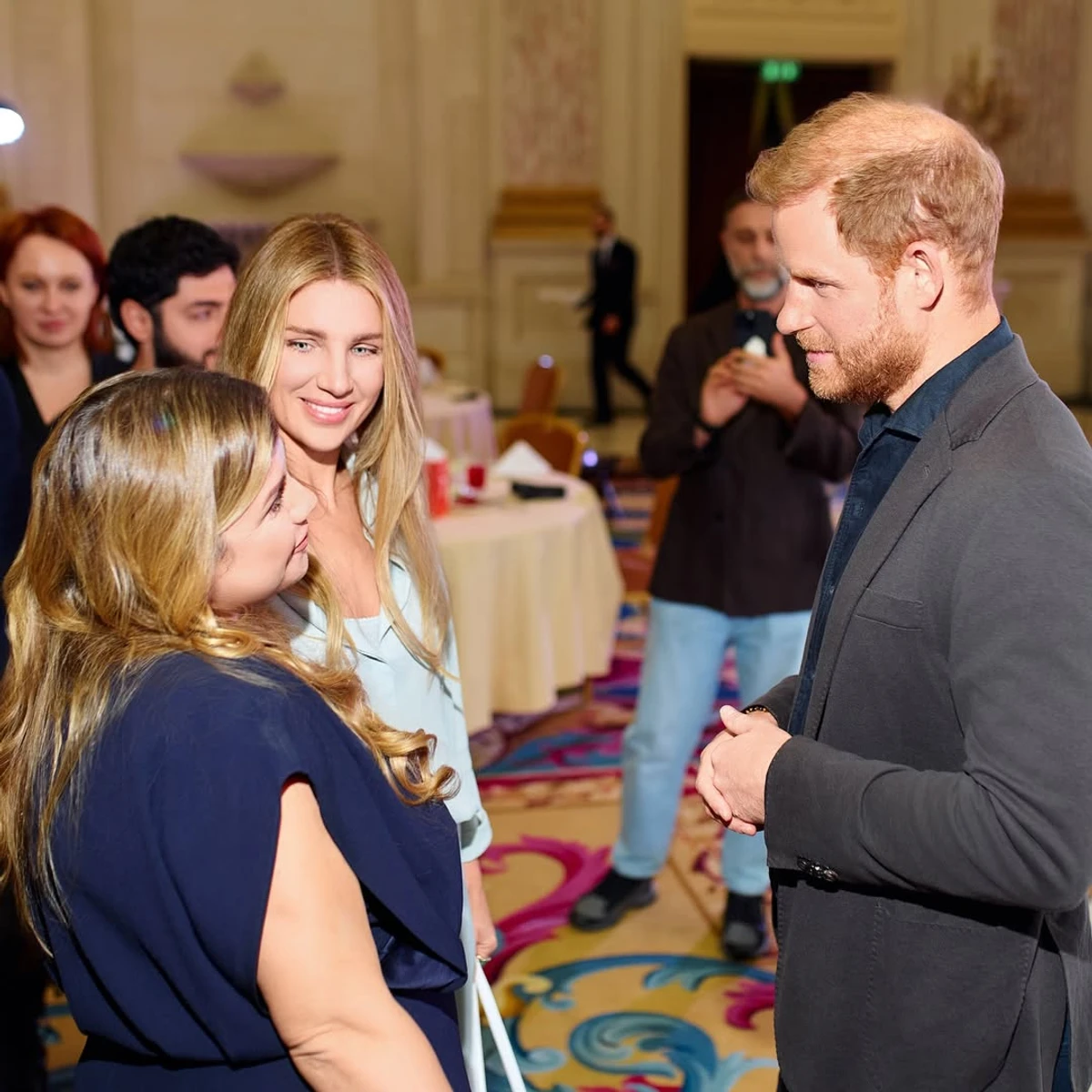 Катя Сільченко попозувала з принцом Гаррі на зустрічі центру