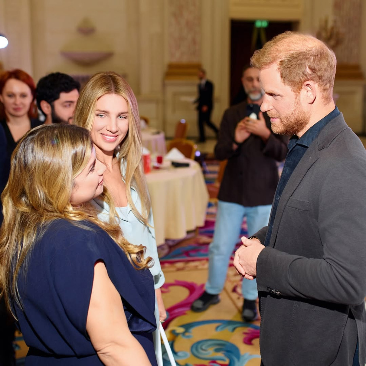 Катя Сільченко попозувала з принцом Гаррі на зустрічі центру