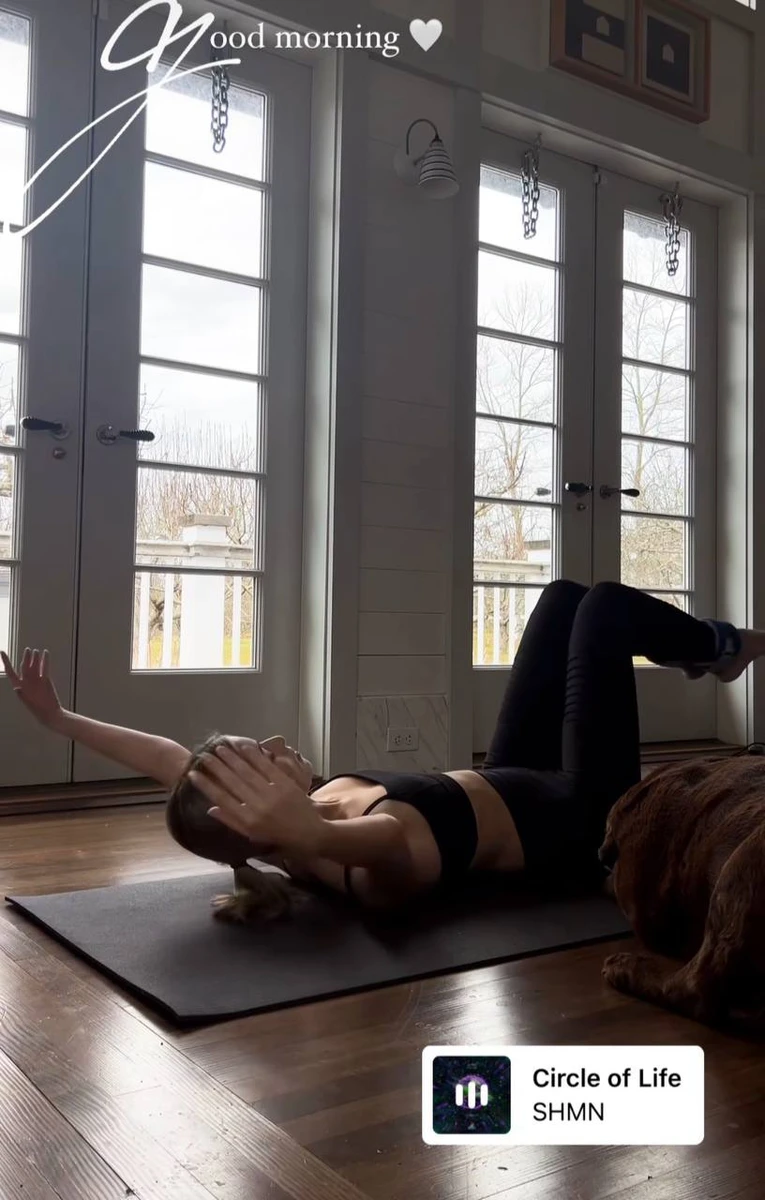 Для моделі важливо мати гарний вигляд перед камерою, тому окрему увагу вона приділяє м'язам живота