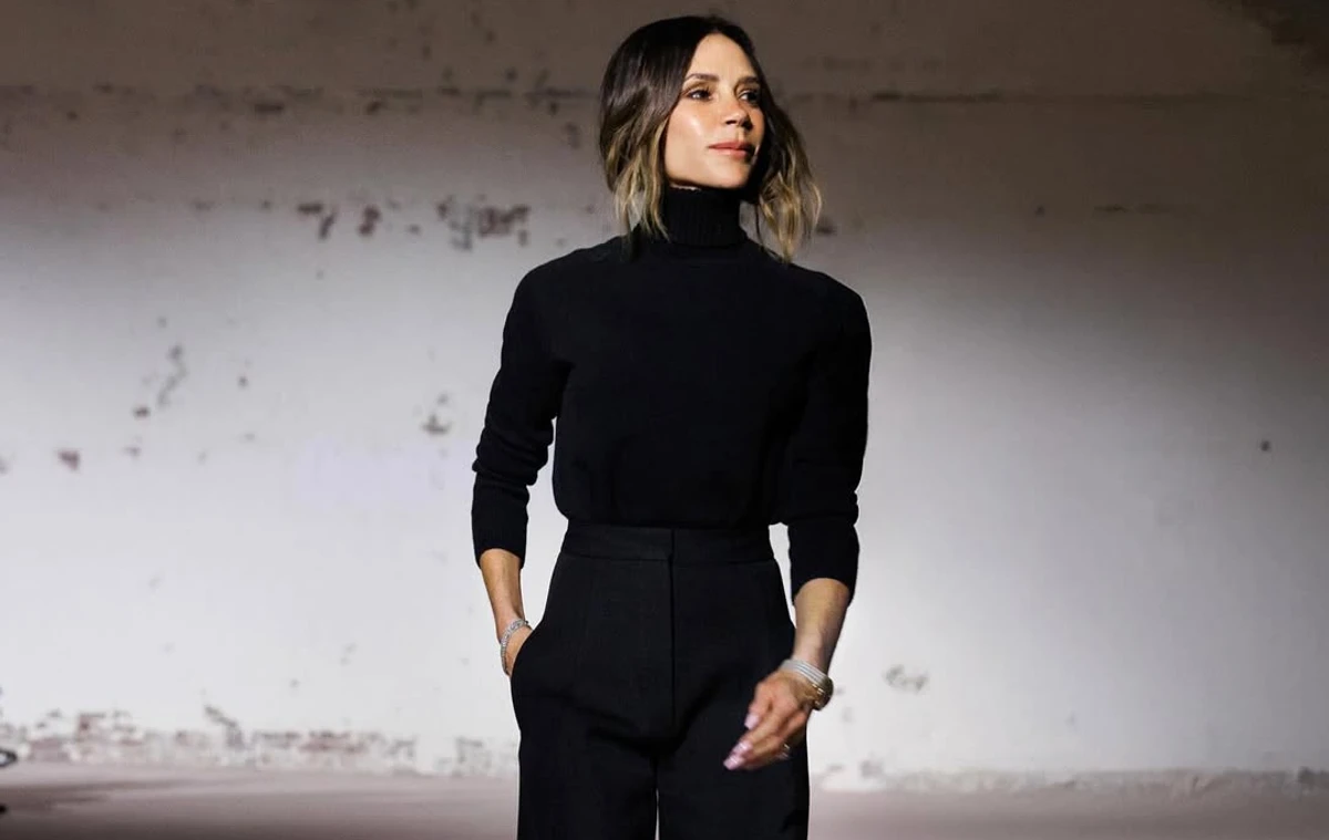 Вікторія Бекхем позує на своєму показі