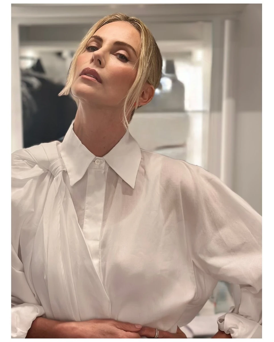 Шарліз Терон захопила виточеним виглядом у білому