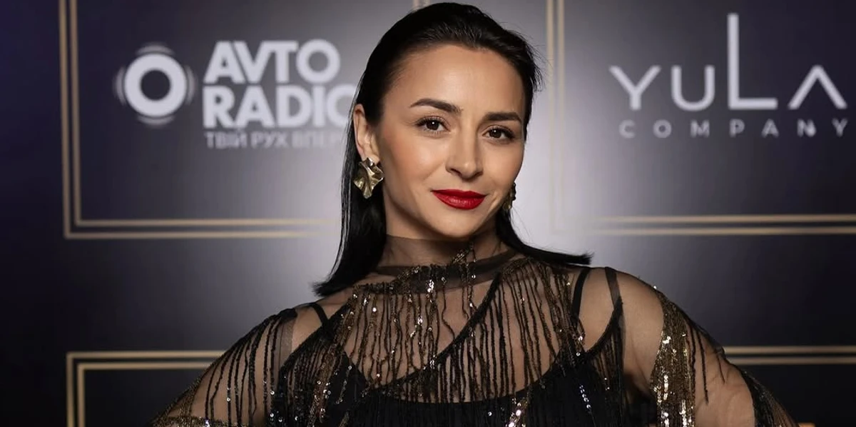 Ілона Гвоздьова у купальнику посвітила формами та потанцювала