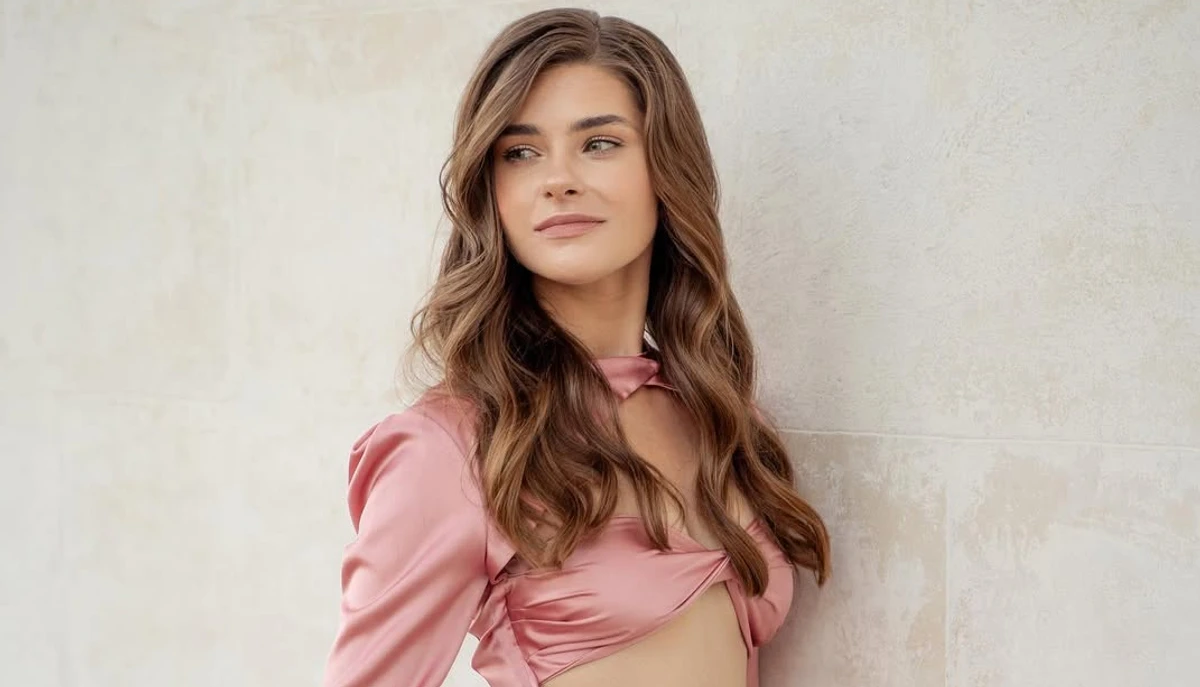 Катерина Остапчук позує для фото