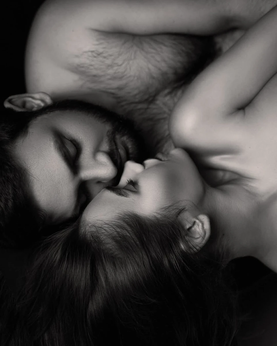 Саша Бо наробила сексуальних фото з чоловіком