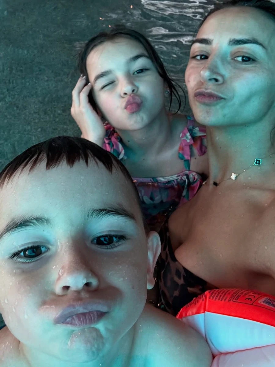 Ілона Гвоздьова показала селфі з дітьми