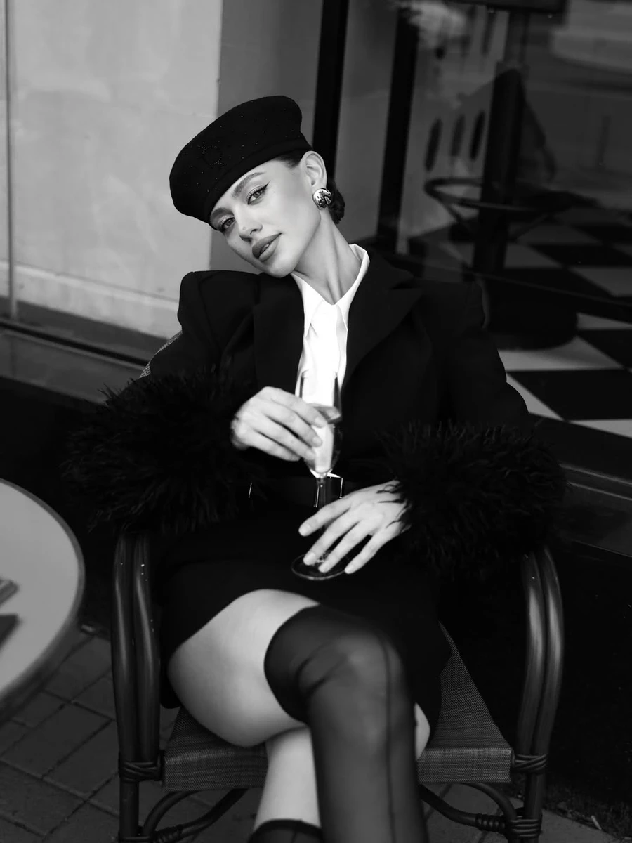 Надін з Холостяка-14 посвітила стегнами у міні на своєму 27-річчі