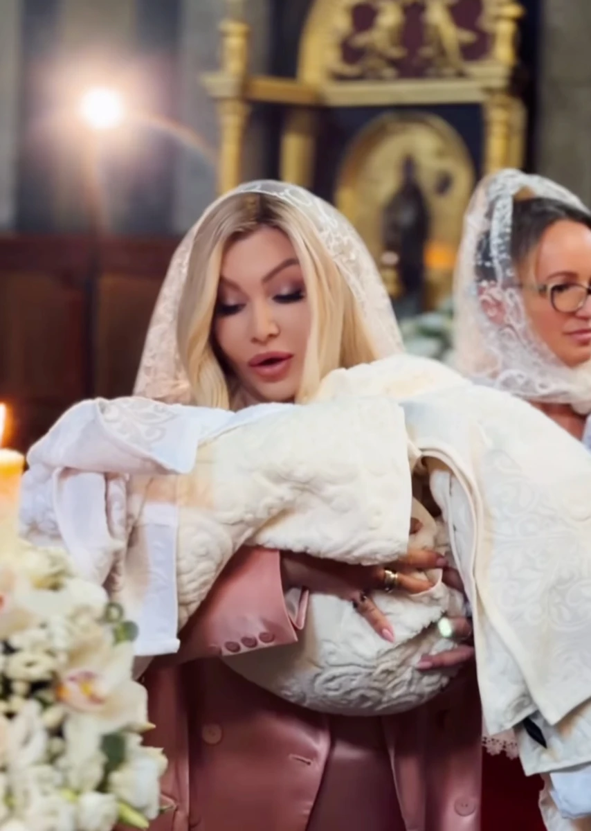 Ірина Білик показала хрещення сина Гросу