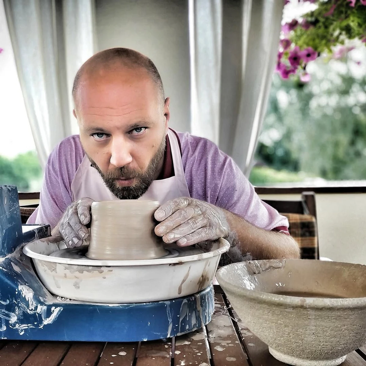 Актор Дмитро Суржиков