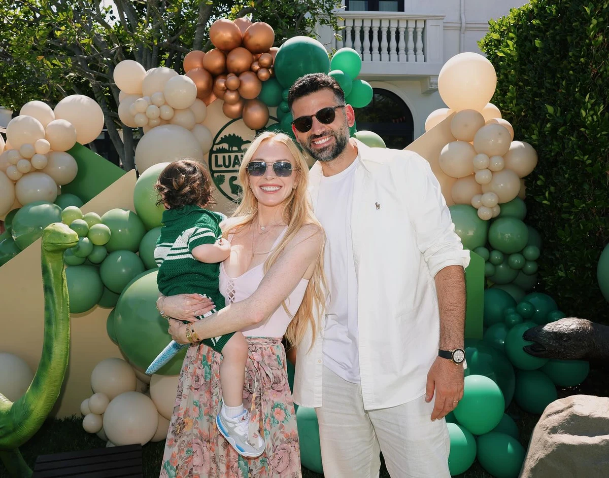 Ліндсей Лохан з сином і чоловіком