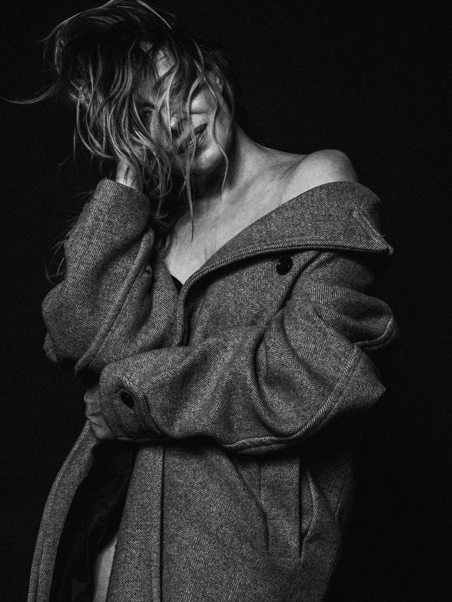 Кравець на чорно-білих фото