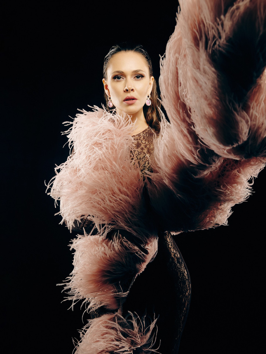 Юлія Саніна позує в образі від Сільченко