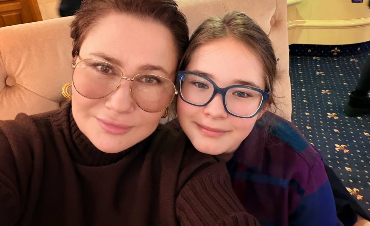 Олена Мозгова зі своєю дочкою на фото