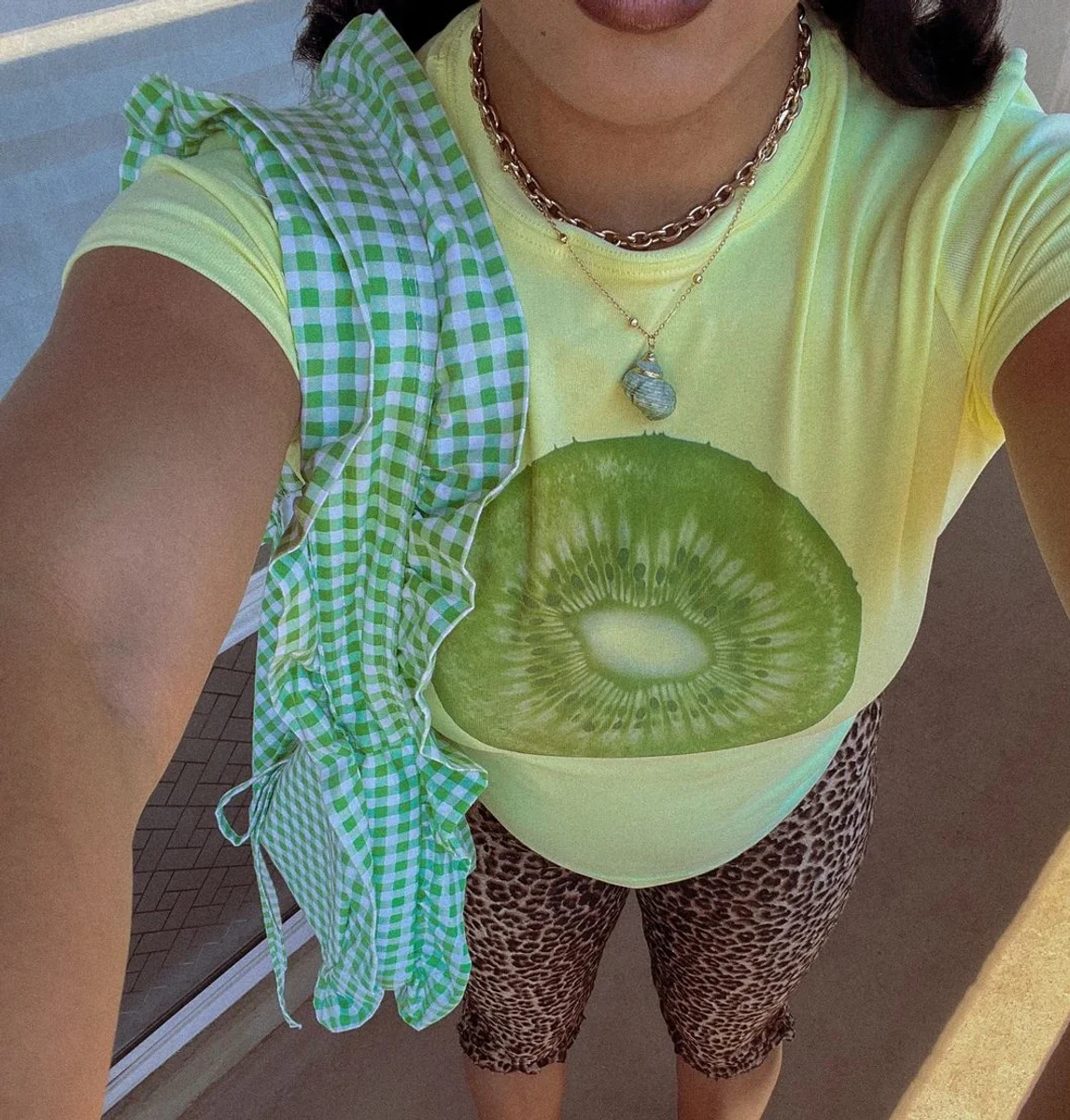 Як носити яскраві дофамінові речі