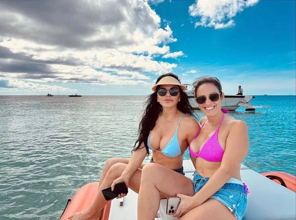 54-річна Лорен із сестрою показалися на відпочинку