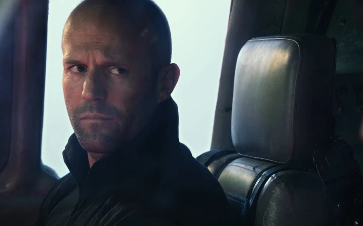 Джейсон Стейтем і його фірмовий втомлений погляд у третій частині Нестримних