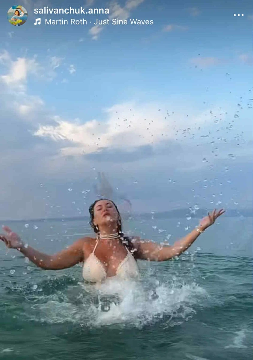 Анна явно увійшла в раж 