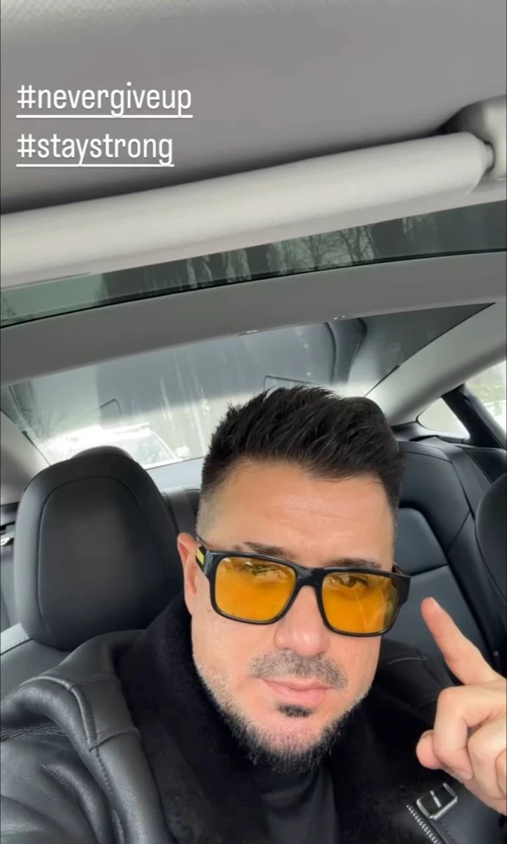 Якщо раніше Мурат натякав на кризу середнього віку дивними підписами, то тепер... Подивіться на його окуляри