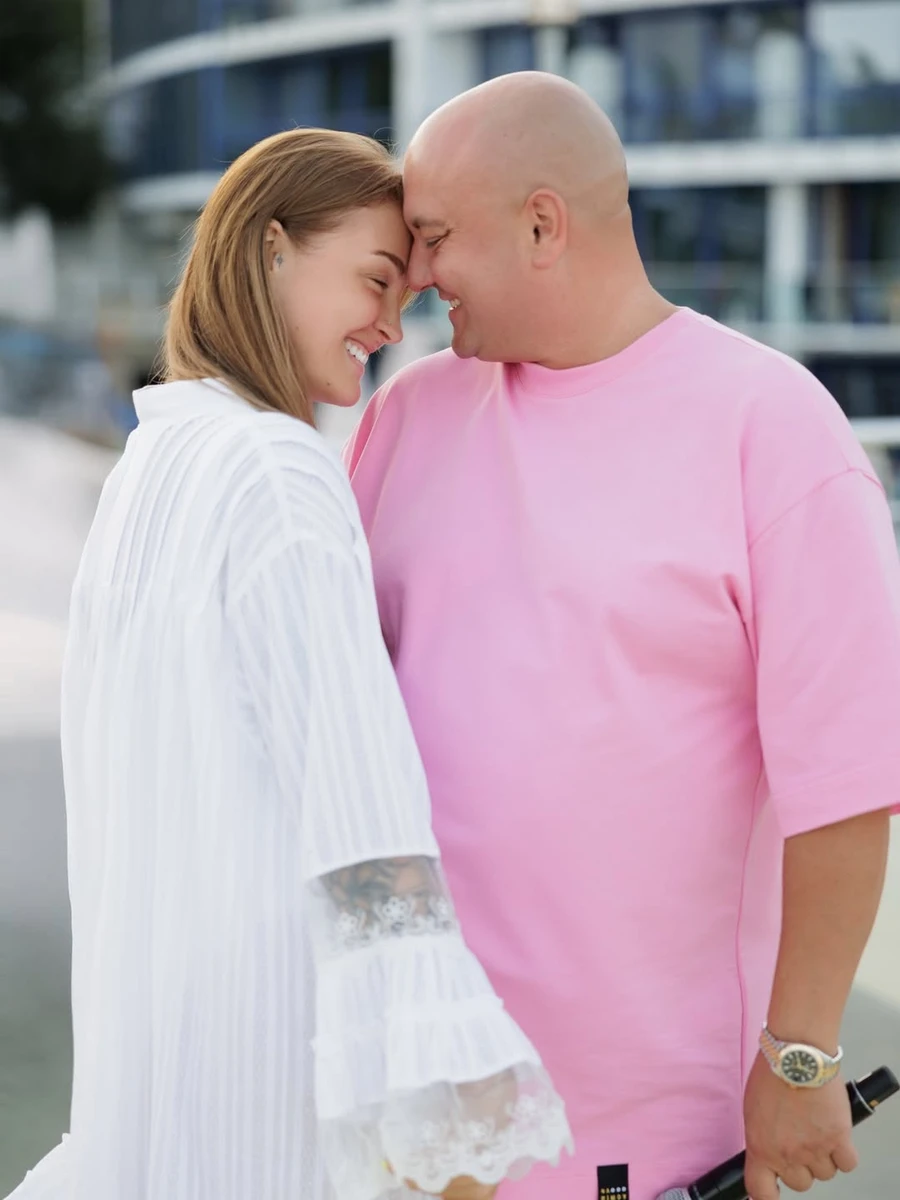 Юрій Ткач попозував коло дружини