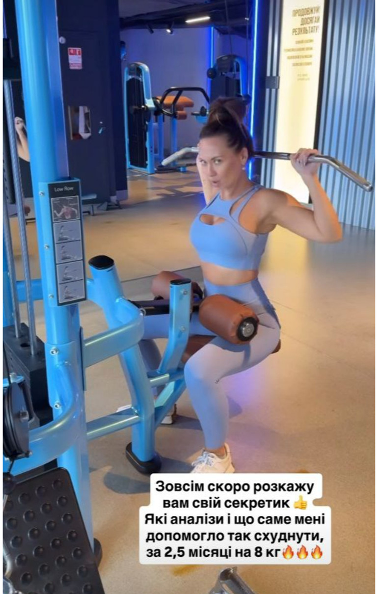 Анна Саліванчук у топі та лосинах покачала спину в залі