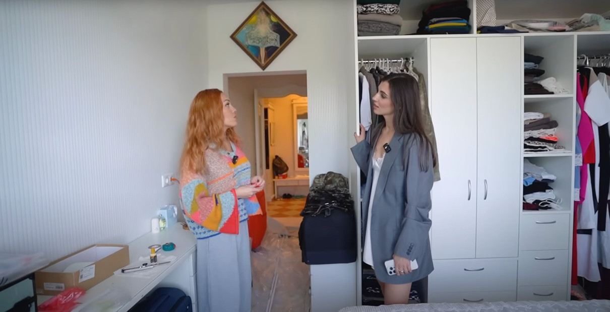 Олена Тополя показала їхню з Тарасом спальню у розтрощеній квартирі