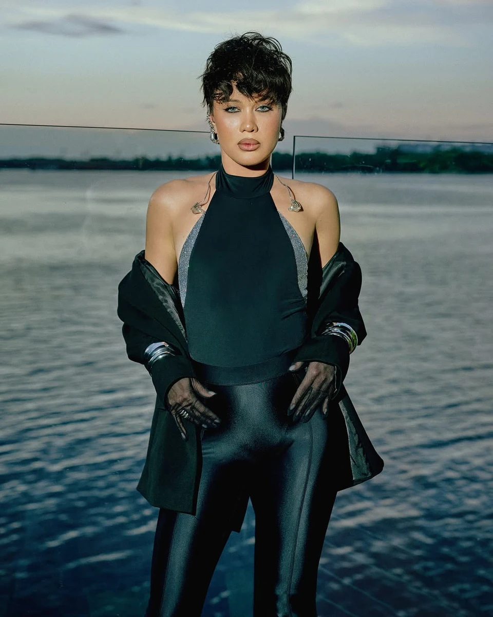 Lida Lee позує для фото