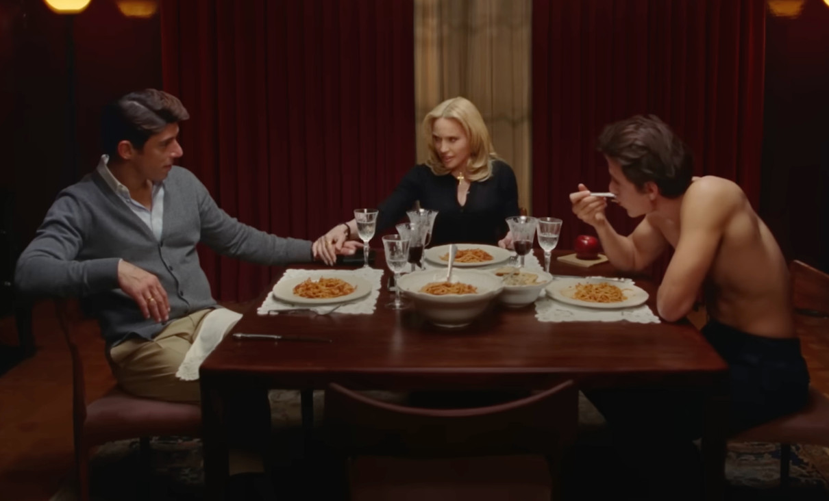 Мадонна показала стосунки з двома чоловіками в рекламі Dolce&Gabbana