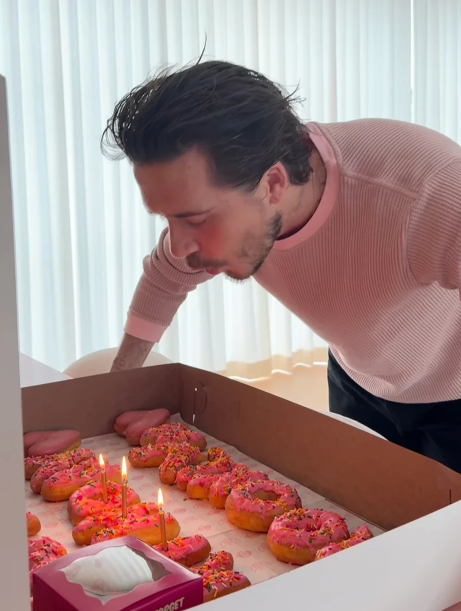 Як Бруклін Бекхем святкував 27-річчя без батьків