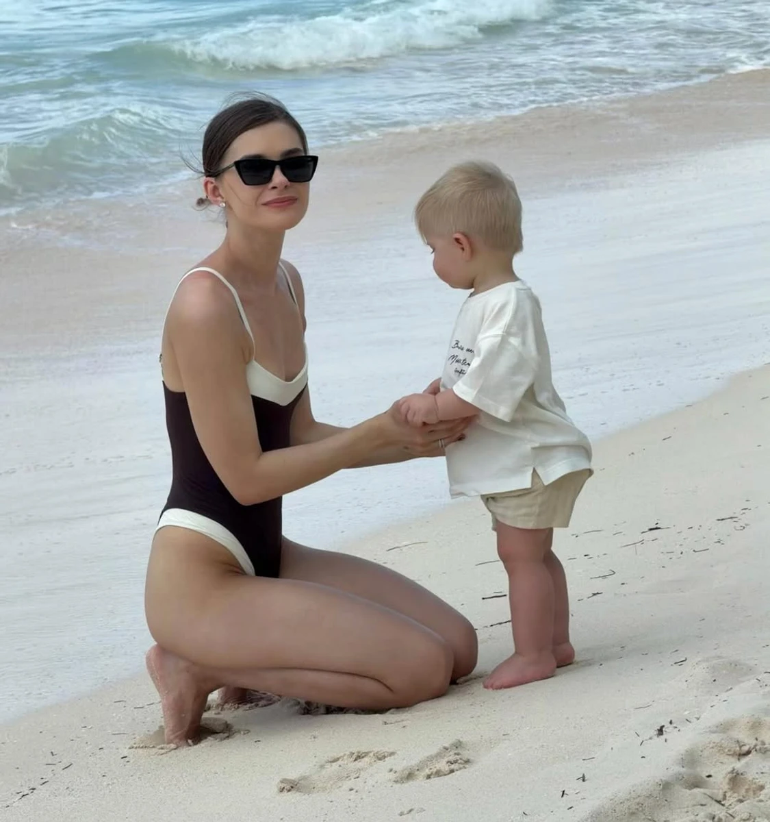 Дружина Остапчука побавилася з сином на домініканському пляжі