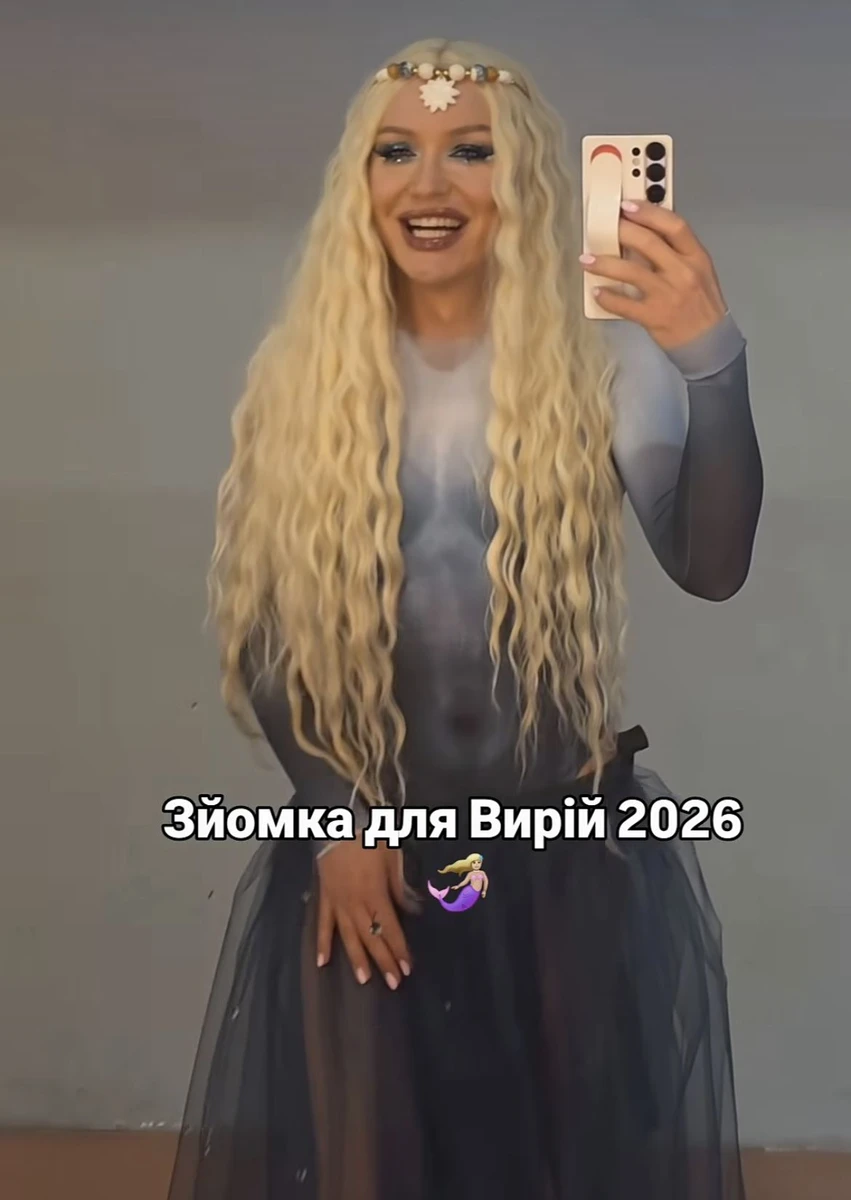 Монро схожа на принцесу з цими довгими косами