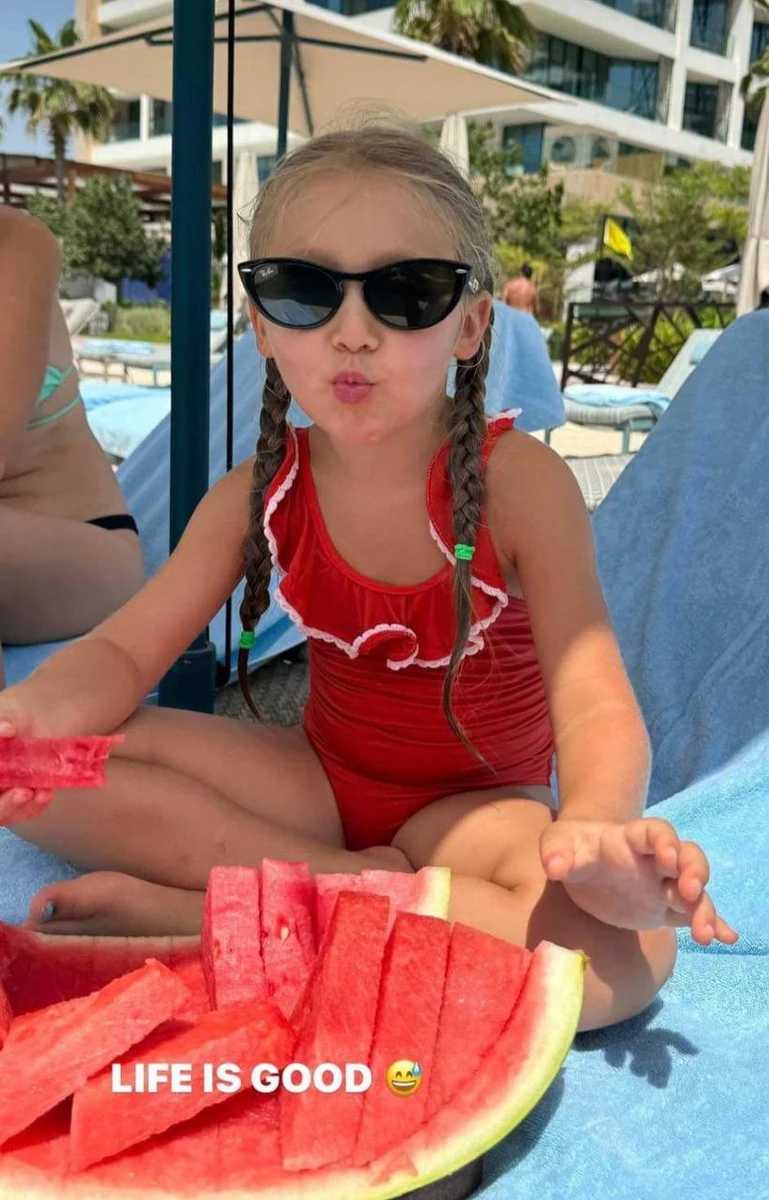 Життя чудове, - так підписала Санта яскраве фото зі своєю донечкою