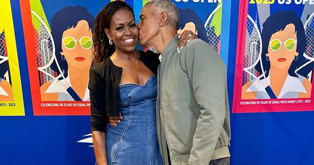 Барак Обама цілує дружину на камеру