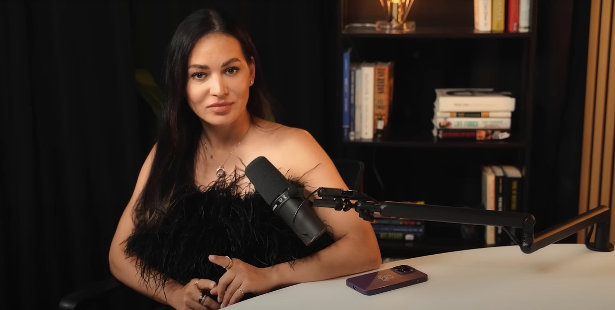 Дружина бізнесмена Валеуліна розповіла про його зраду з Алхім