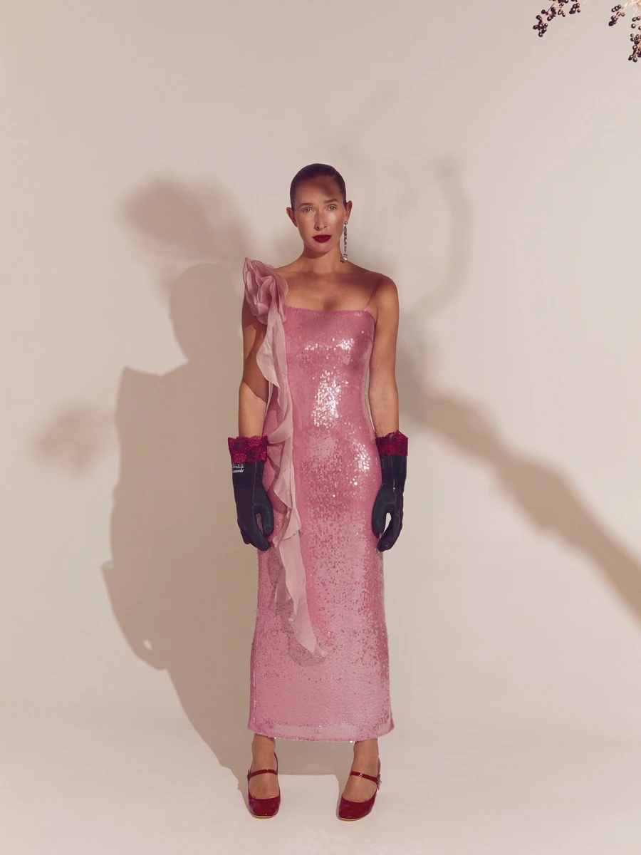 Катя Осадча в рожевих паєтках