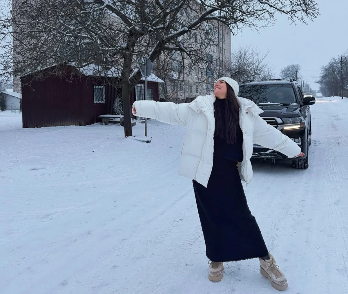 Іванна Онуфрійчук у стильній сукні попозувала у рідному силі