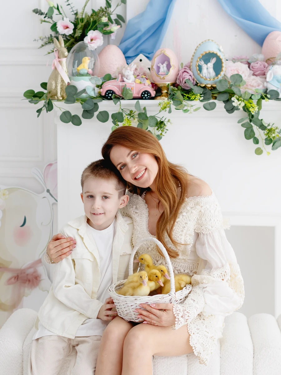 Наталка Денисенко з сином і каченятами на фото