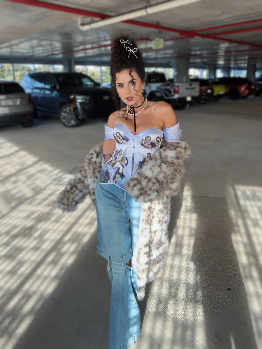 Настя Каменських вразила образом на форумі у Маямі