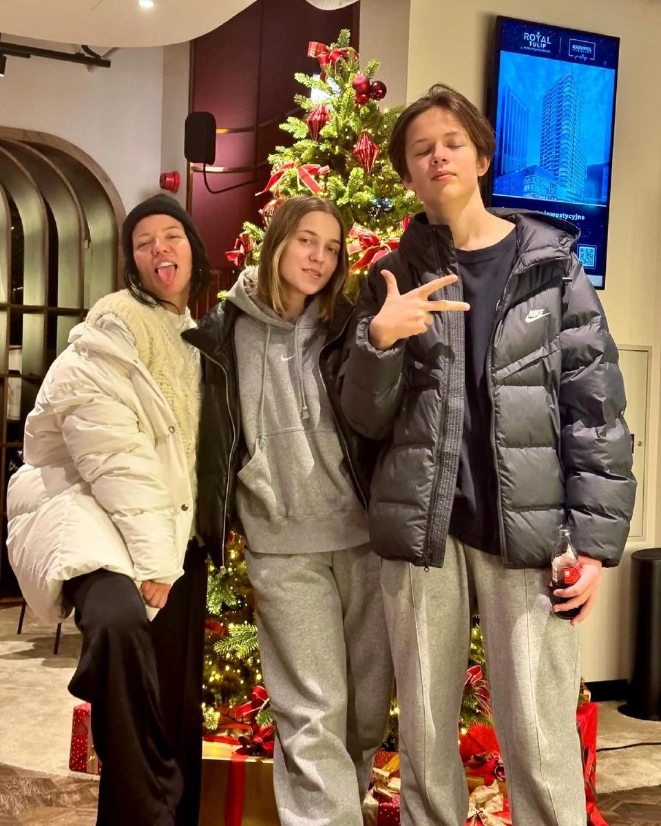 Діти вже вищі за маму