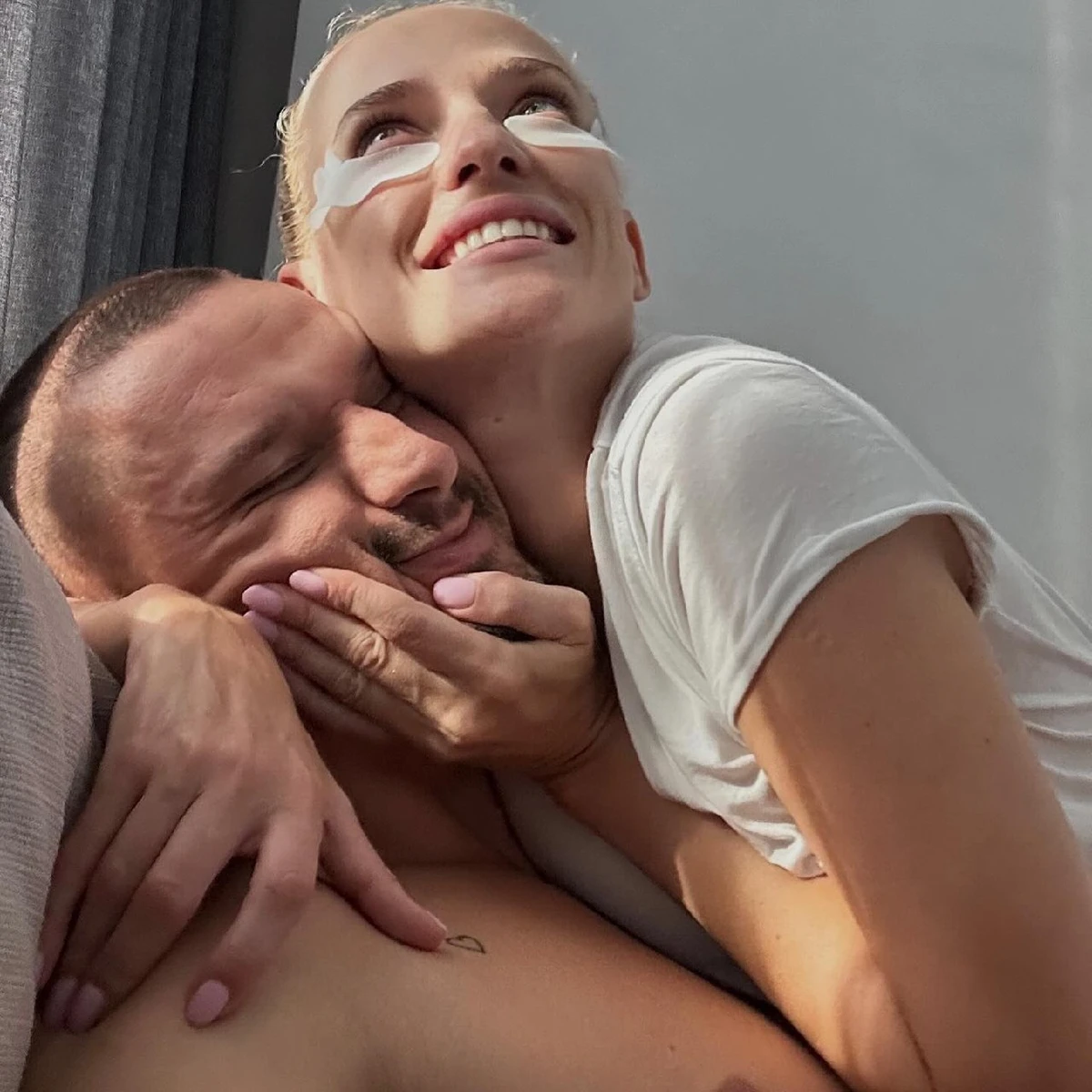 Кохання - це коли силою своїх обіймів не даєш йому дихати