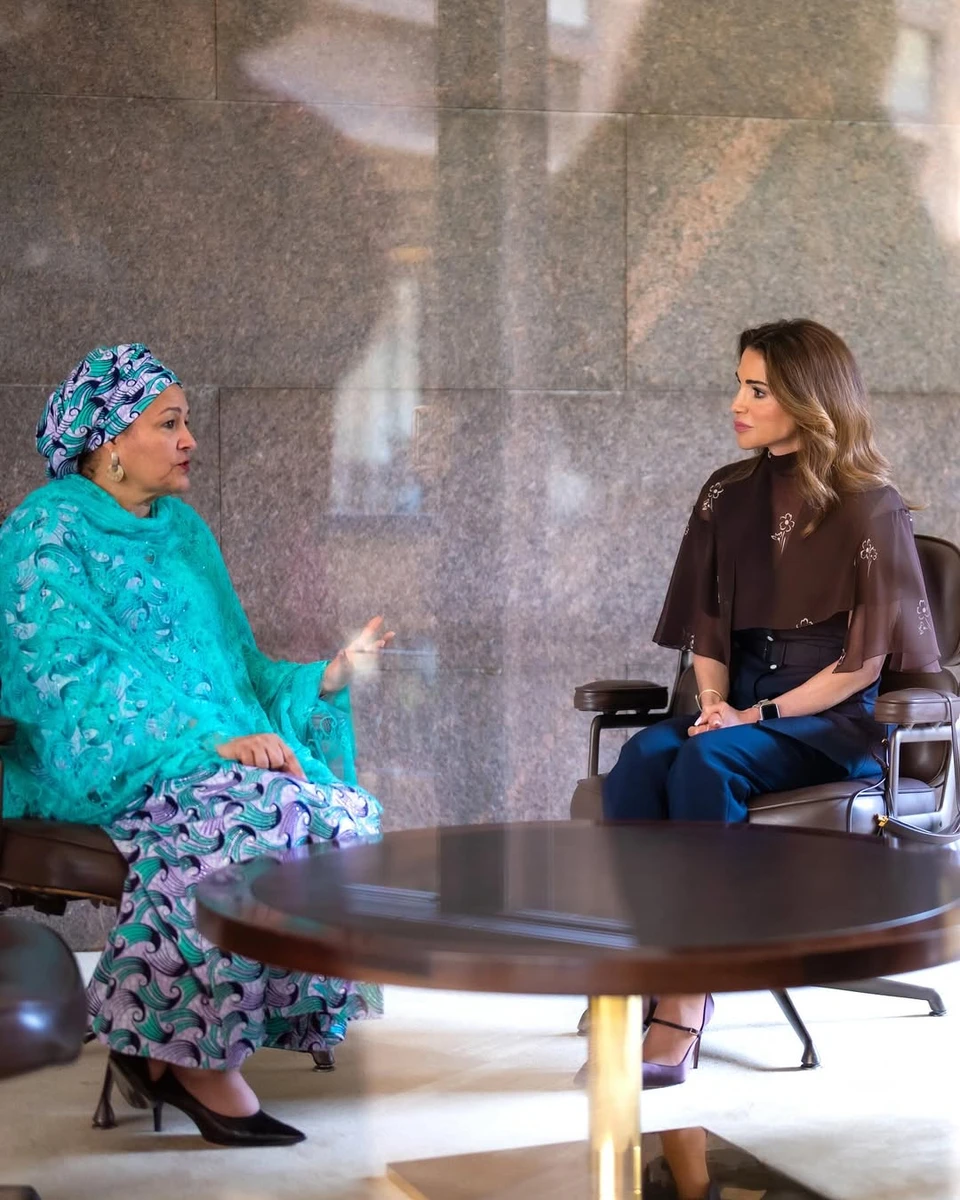 Королева Йорданії Ранія в ошатному луці прибуло до ООН